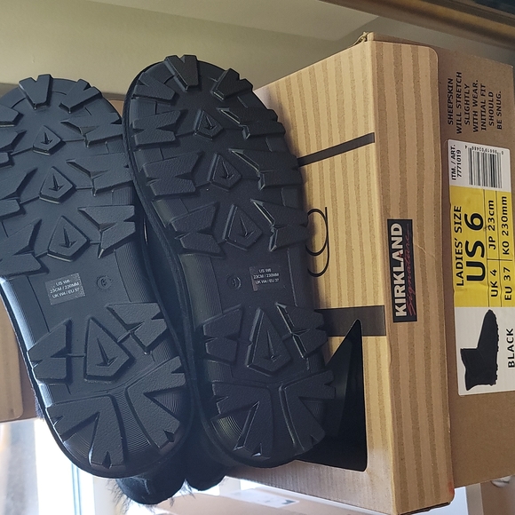 Kirkland signature Ladies Shearling short boot - Picture 6 of 6